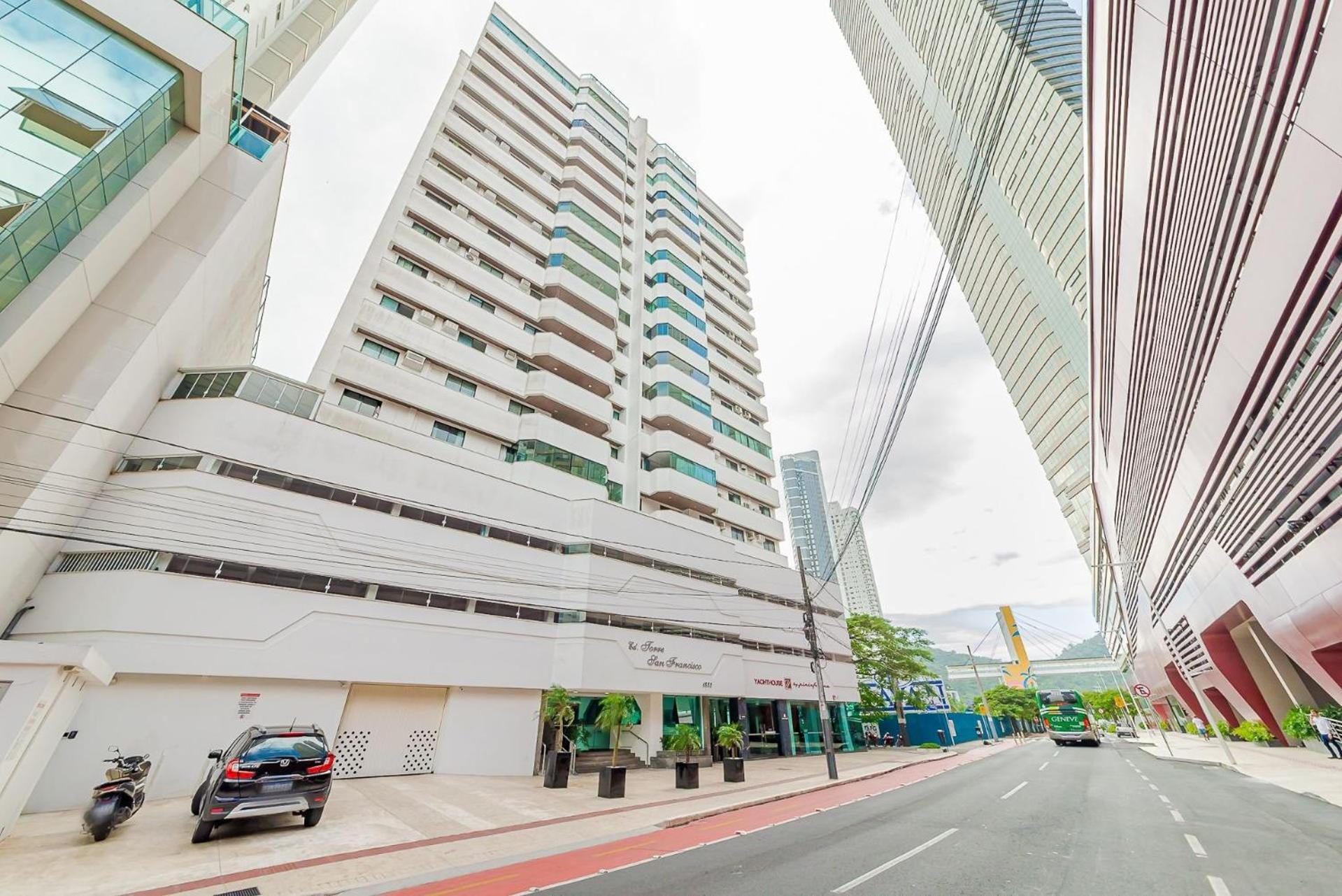 3 Suites Linda Vista Da Orla De Bc A 50M Da Praia - Somente Familiares Balneário Camboriú Exterior foto